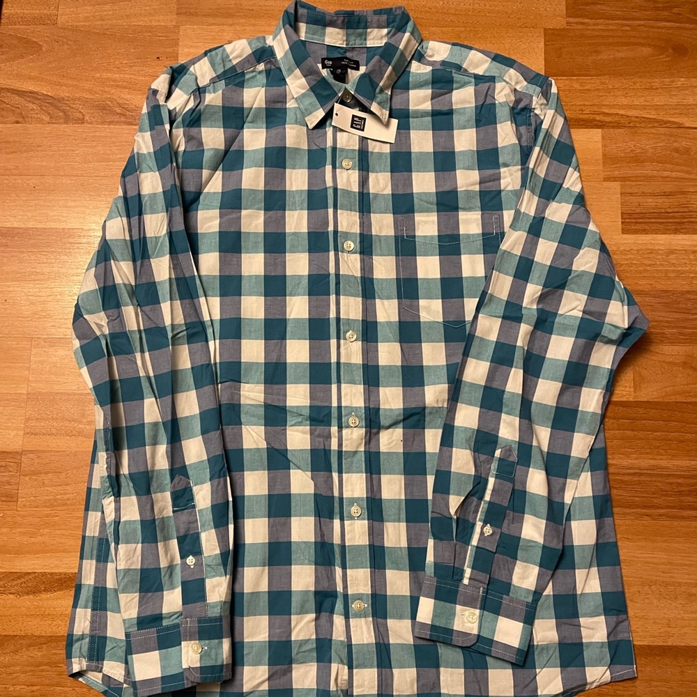 Gap button shirt large